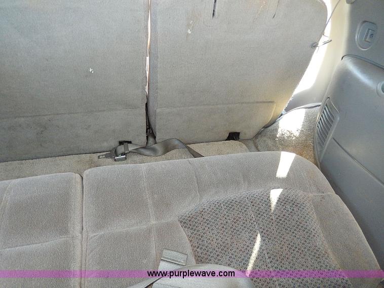 image for item H9541 2002 Chevrolet Tahoe LS SUV