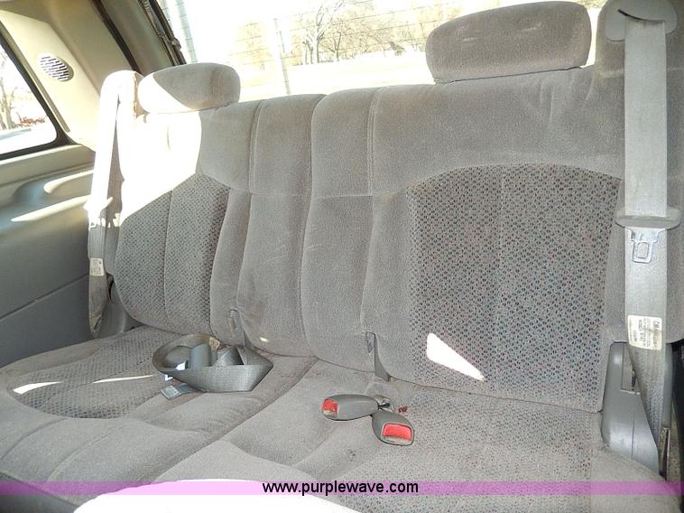 image for item H9541 2002 Chevrolet Tahoe LS SUV