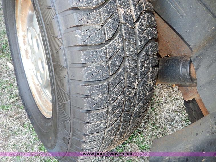 image for item H9541 2002 Chevrolet Tahoe LS SUV