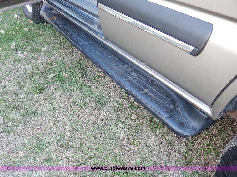 image for item H9541 2002 Chevrolet Tahoe LS SUV