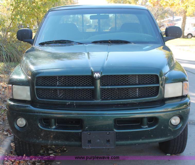 image for item I4700 2001 Dodge Ram 1500 Sport Quad Cab pickup truck