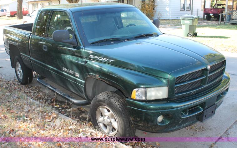 image for item I4700 2001 Dodge Ram 1500 Sport Quad Cab pickup truck