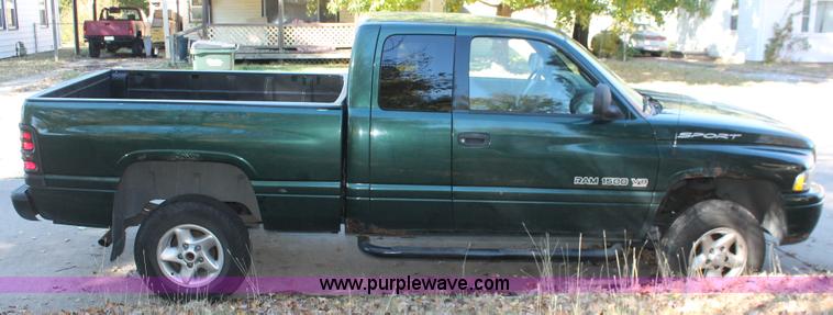 image for item I4700 2001 Dodge Ram 1500 Sport Quad Cab pickup truck