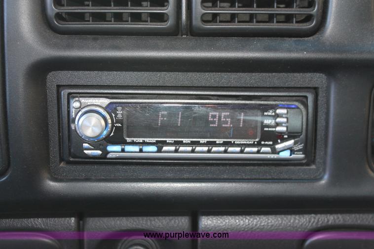 image for item I4700 2001 Dodge Ram 1500 Sport Quad Cab pickup truck