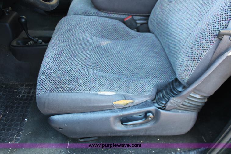 image for item I4700 2001 Dodge Ram 1500 Sport Quad Cab pickup truck