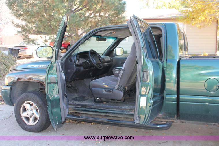 image for item I4700 2001 Dodge Ram 1500 Sport Quad Cab pickup truck