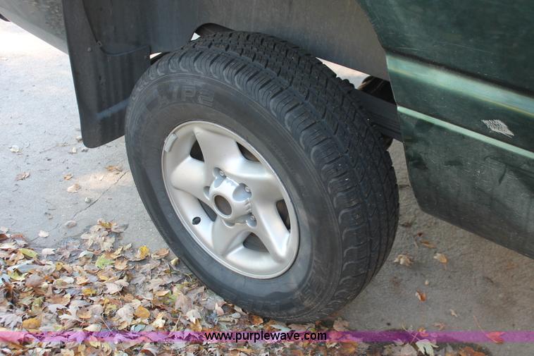 image for item I4700 2001 Dodge Ram 1500 Sport Quad Cab pickup truck