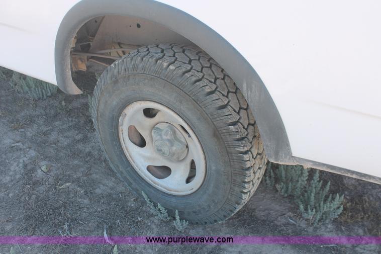 image for item I7805 1997 Ford F150 XL pickup truck