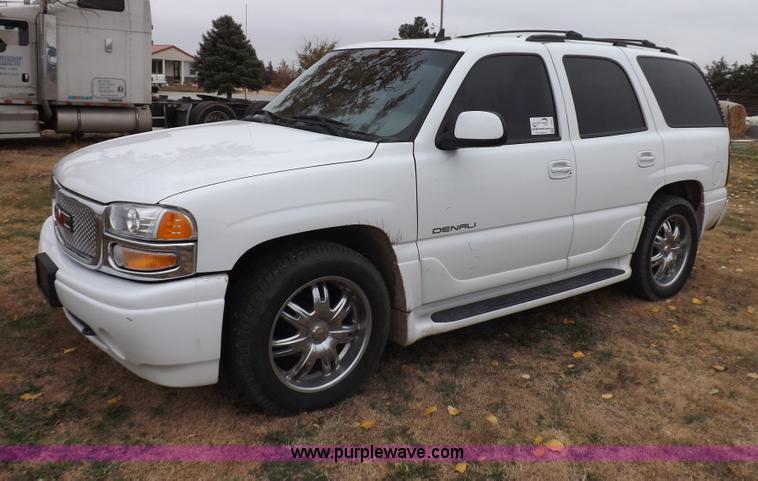 image for item I8257 2006 GMC Yukon Denali SUV