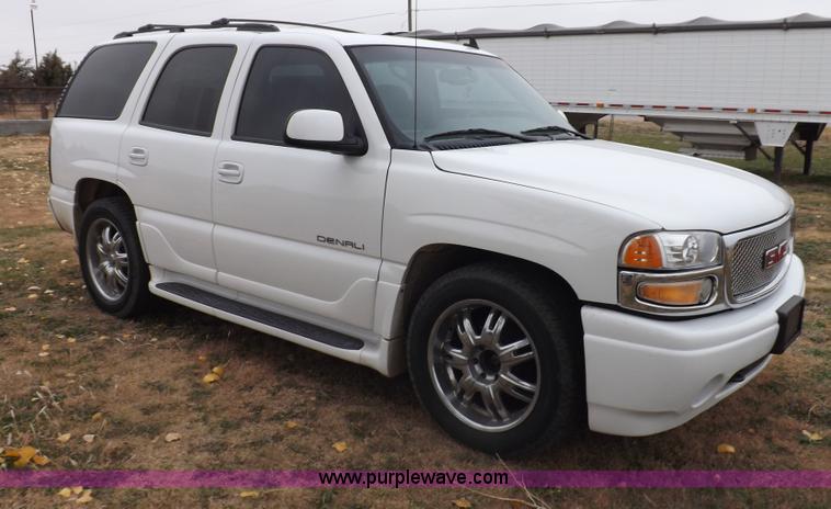 image for item I8257 2006 GMC Yukon Denali SUV