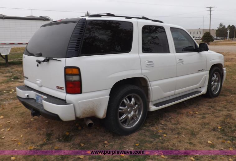 image for item I8257 2006 GMC Yukon Denali SUV