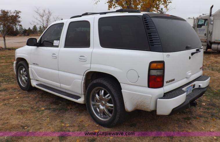 image for item I8257 2006 GMC Yukon Denali SUV