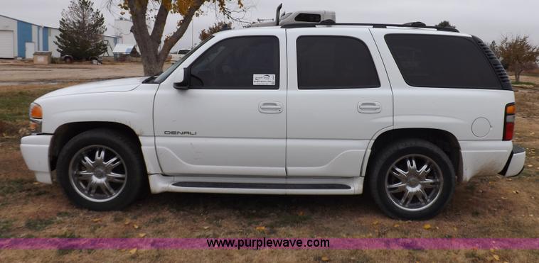 image for item I8257 2006 GMC Yukon Denali SUV
