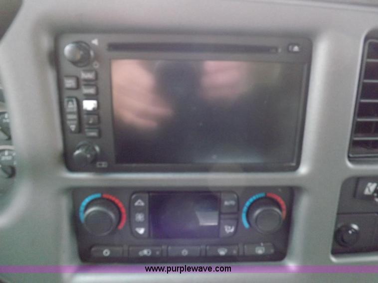 image for item I8257 2006 GMC Yukon Denali SUV