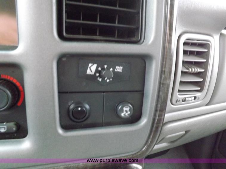 image for item I8257 2006 GMC Yukon Denali SUV