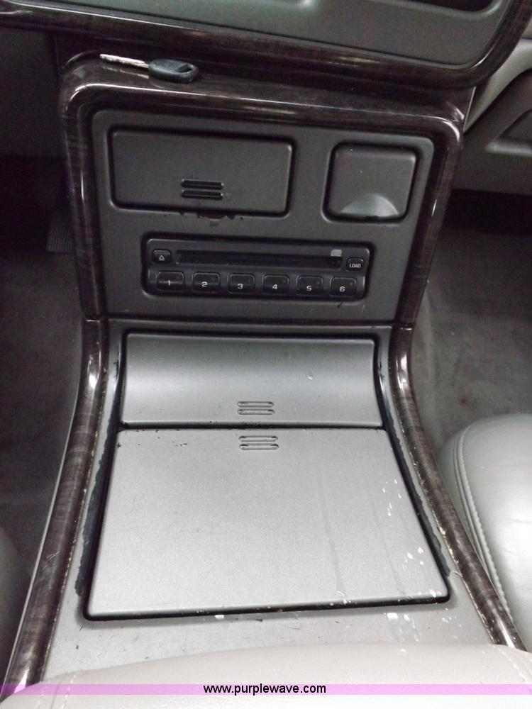 image for item I8257 2006 GMC Yukon Denali SUV