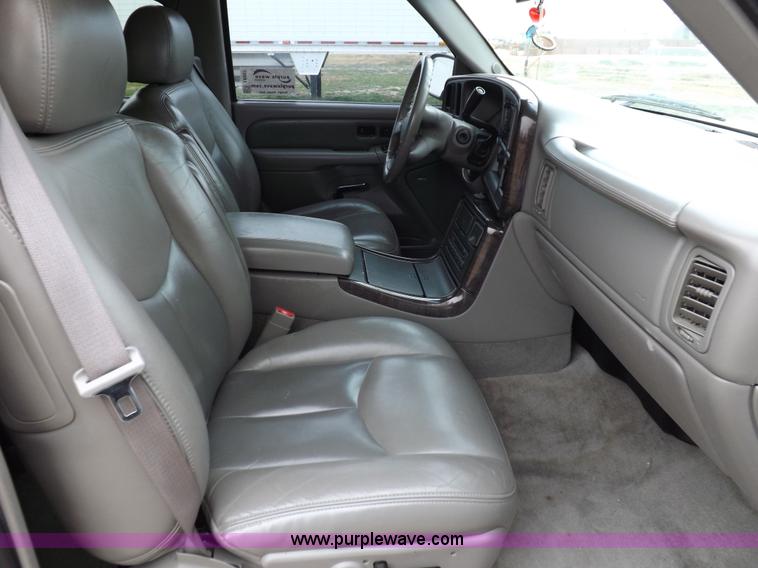 image for item I8257 2006 GMC Yukon Denali SUV