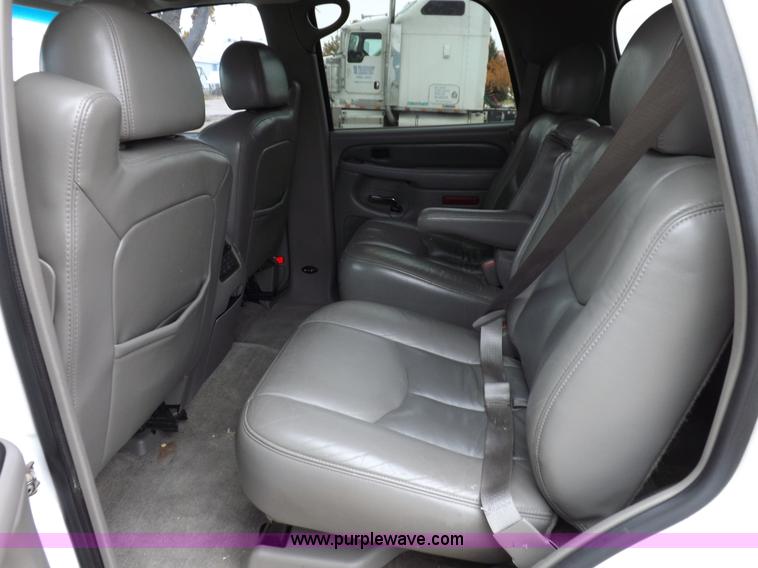 image for item I8257 2006 GMC Yukon Denali SUV