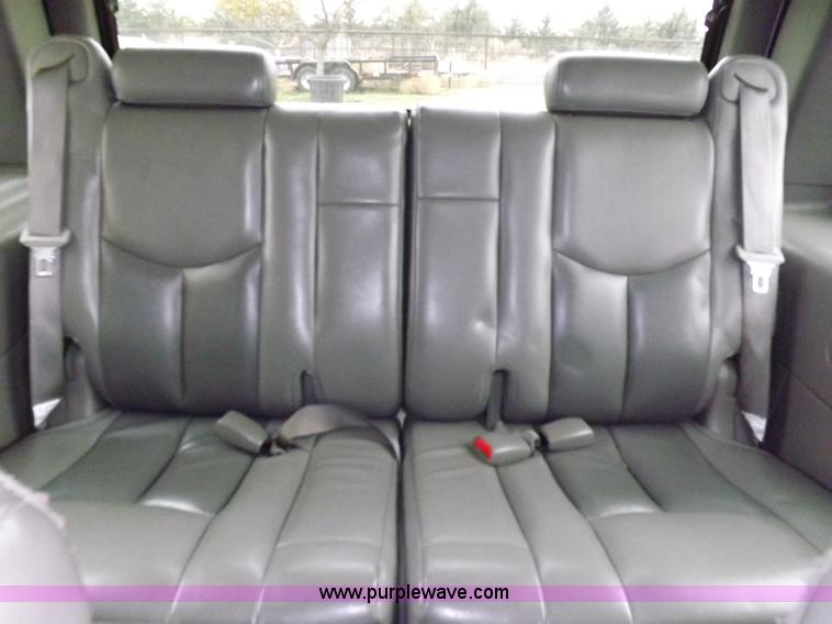 image for item I8257 2006 GMC Yukon Denali SUV