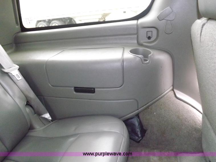 image for item I8257 2006 GMC Yukon Denali SUV