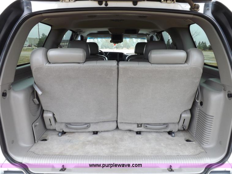 image for item I8257 2006 GMC Yukon Denali SUV