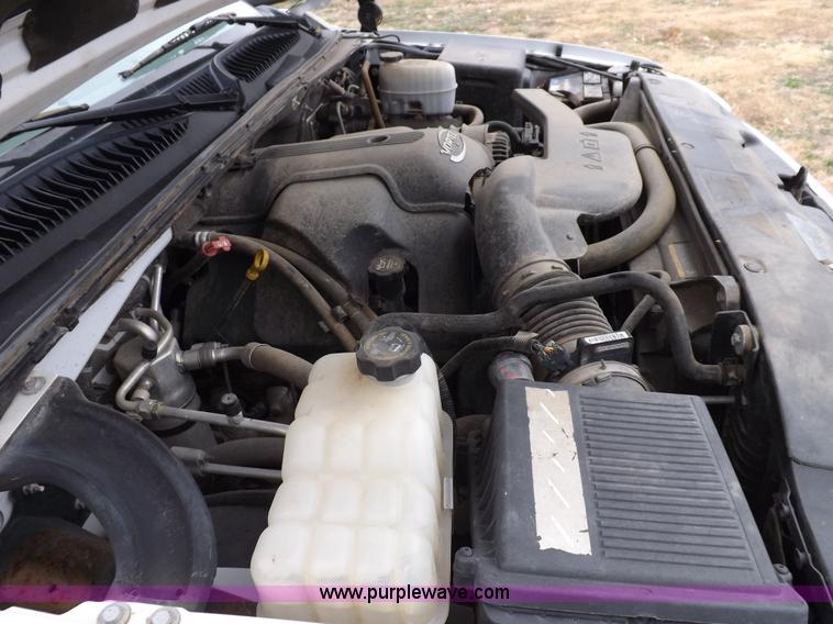 image for item I8257 2006 GMC Yukon Denali SUV