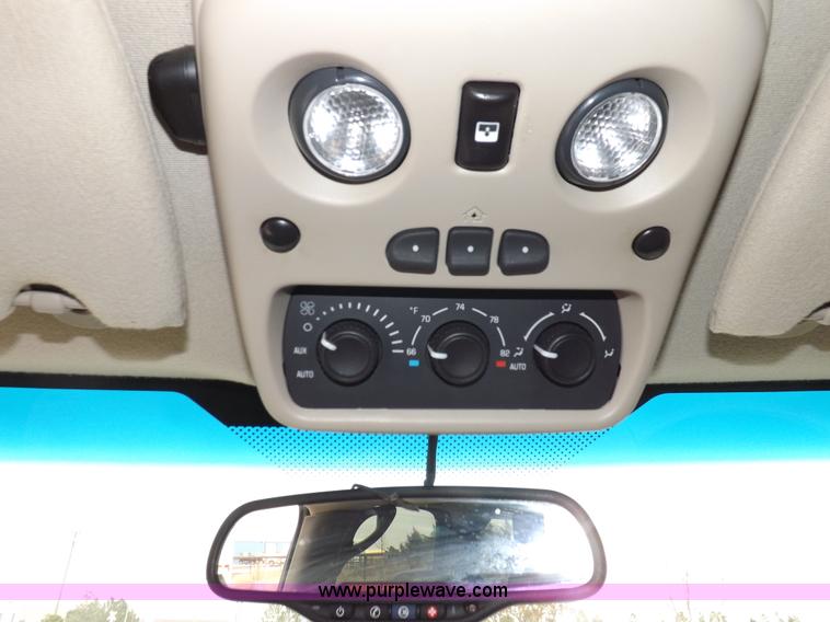 image for item I8257 2006 GMC Yukon Denali SUV