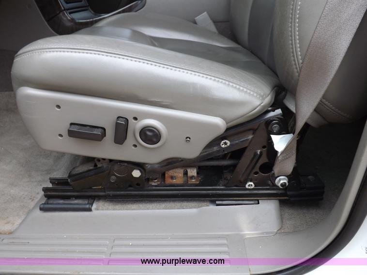 image for item I8257 2006 GMC Yukon Denali SUV