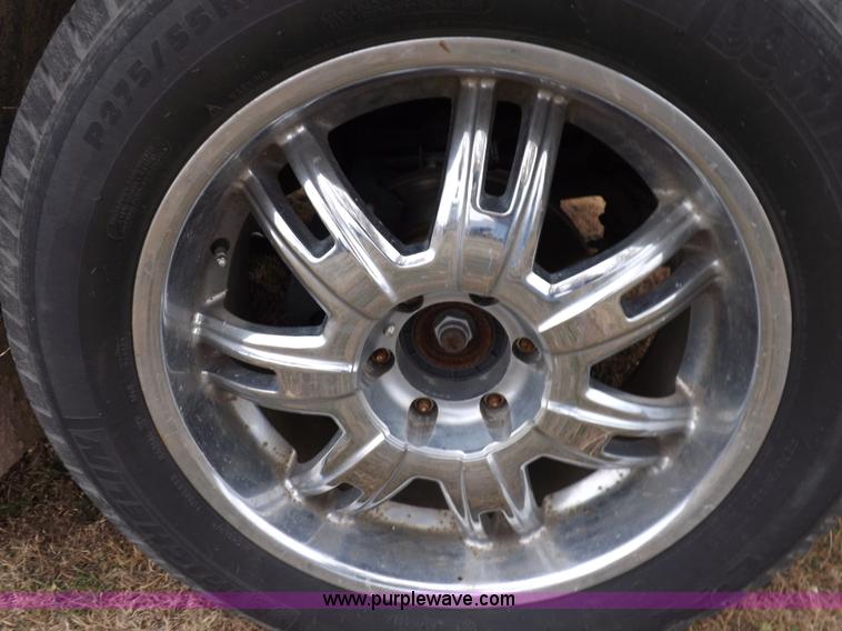 image for item I8257 2006 GMC Yukon Denali SUV