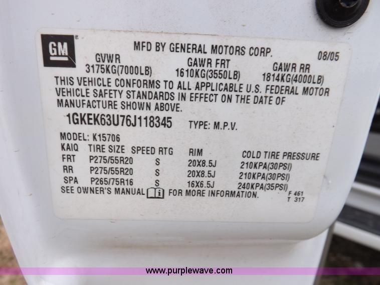 image for item I8257 2006 GMC Yukon Denali SUV