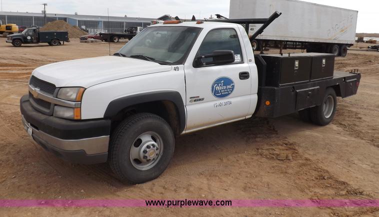 image for item I8334 2004 Chevrolet Silverado 3500 utility pickup truck