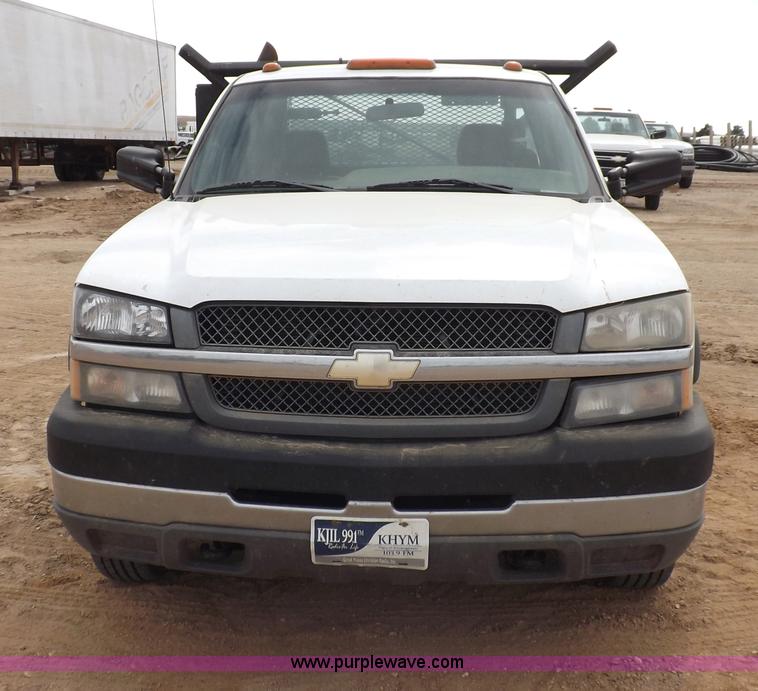 image for item I8334 2004 Chevrolet Silverado 3500 utility pickup truck
