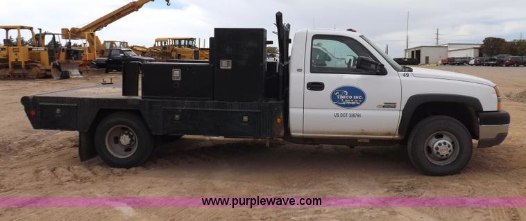 image for item I8334 2004 Chevrolet Silverado 3500 utility pickup truck