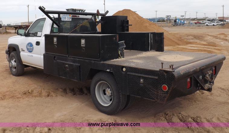 image for item I8334 2004 Chevrolet Silverado 3500 utility pickup truck