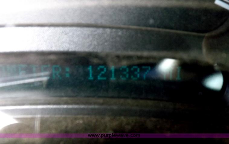 image for item I8334 2004 Chevrolet Silverado 3500 utility pickup truck