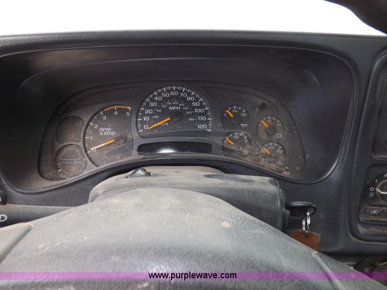 image for item I8334 2004 Chevrolet Silverado 3500 utility pickup truck