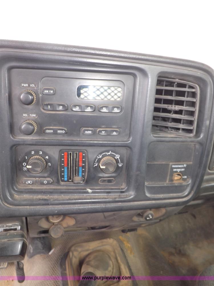 image for item I8334 2004 Chevrolet Silverado 3500 utility pickup truck