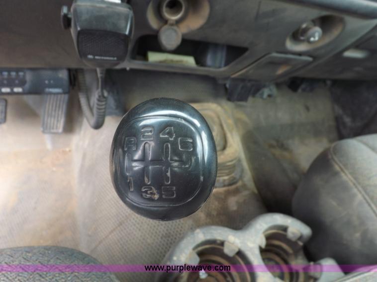 image for item I8334 2004 Chevrolet Silverado 3500 utility pickup truck