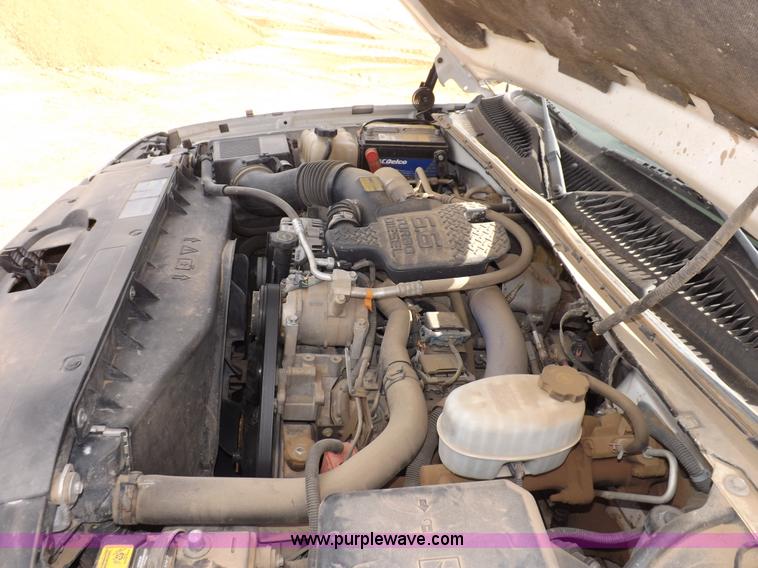 image for item I8334 2004 Chevrolet Silverado 3500 utility pickup truck