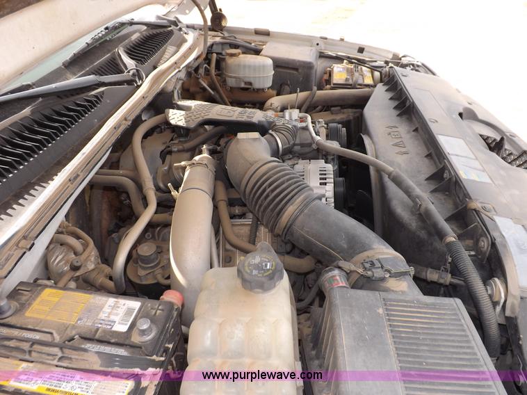 image for item I8334 2004 Chevrolet Silverado 3500 utility pickup truck