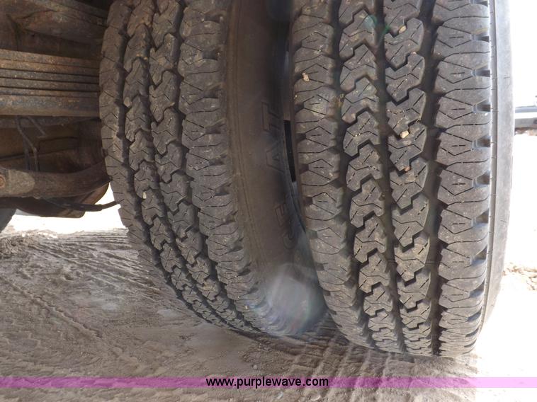 image for item I8334 2004 Chevrolet Silverado 3500 utility pickup truck