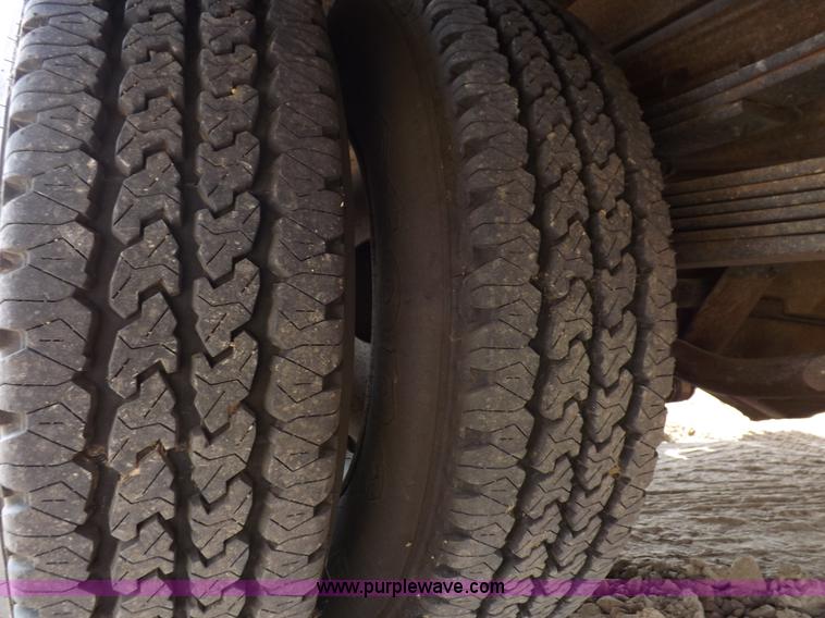 image for item I8334 2004 Chevrolet Silverado 3500 utility pickup truck