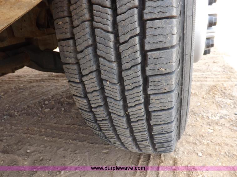 image for item I8334 2004 Chevrolet Silverado 3500 utility pickup truck