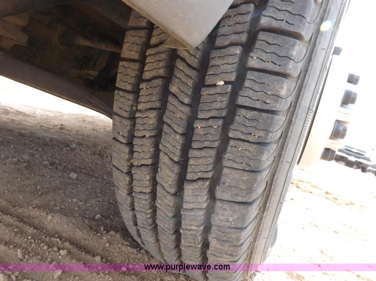 image for item I8334 2004 Chevrolet Silverado 3500 utility pickup truck