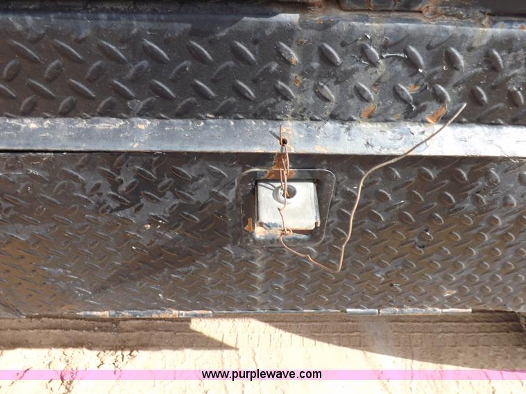 image for item I8334 2004 Chevrolet Silverado 3500 utility pickup truck