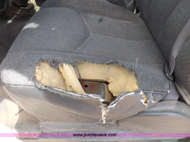 image for item I8334 2004 Chevrolet Silverado 3500 utility pickup truck