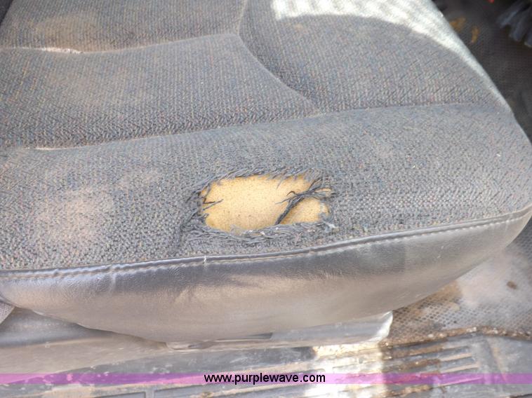 image for item I8334 2004 Chevrolet Silverado 3500 utility pickup truck