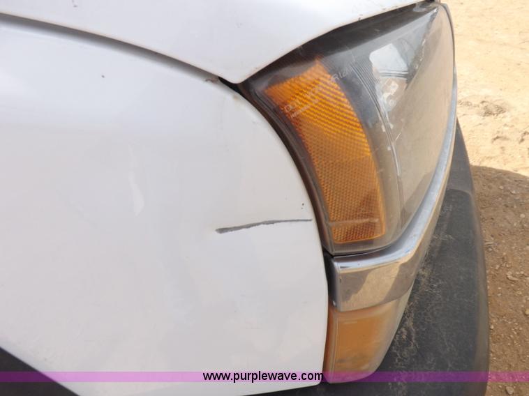 image for item I8334 2004 Chevrolet Silverado 3500 utility pickup truck