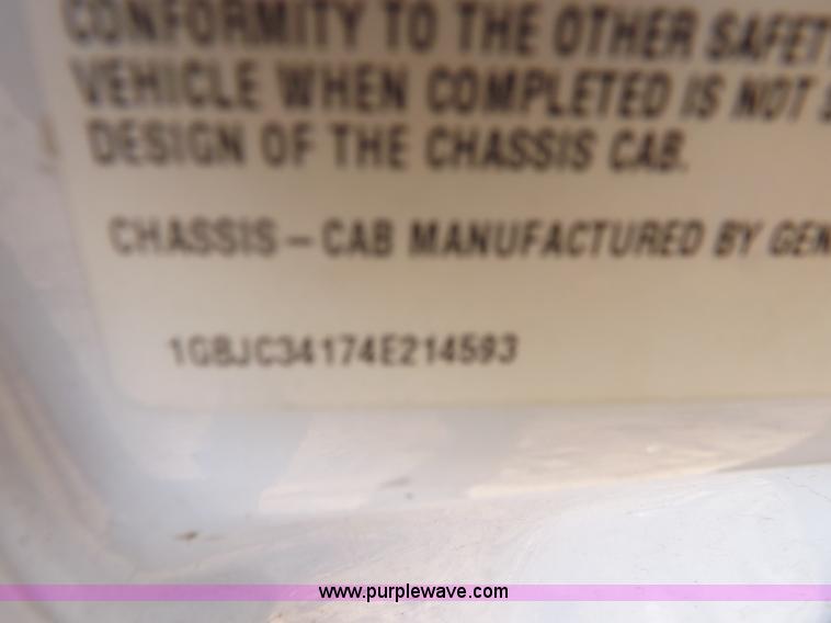 image for item I8334 2004 Chevrolet Silverado 3500 utility pickup truck