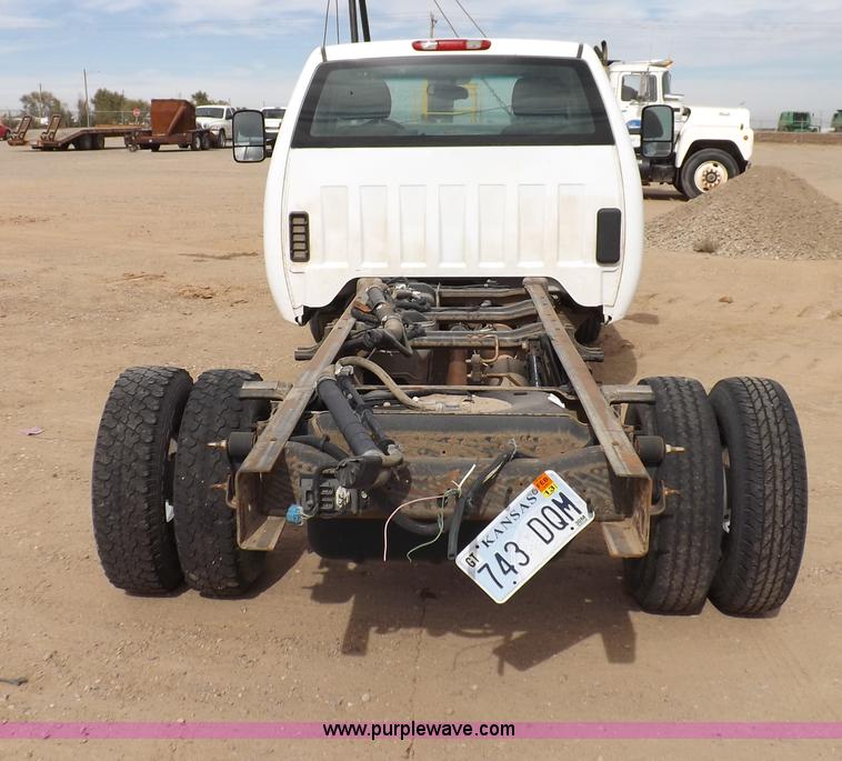 image for item I8335 2008 Chevrolet Silverado 3500HD pickup truck cab and chassis
